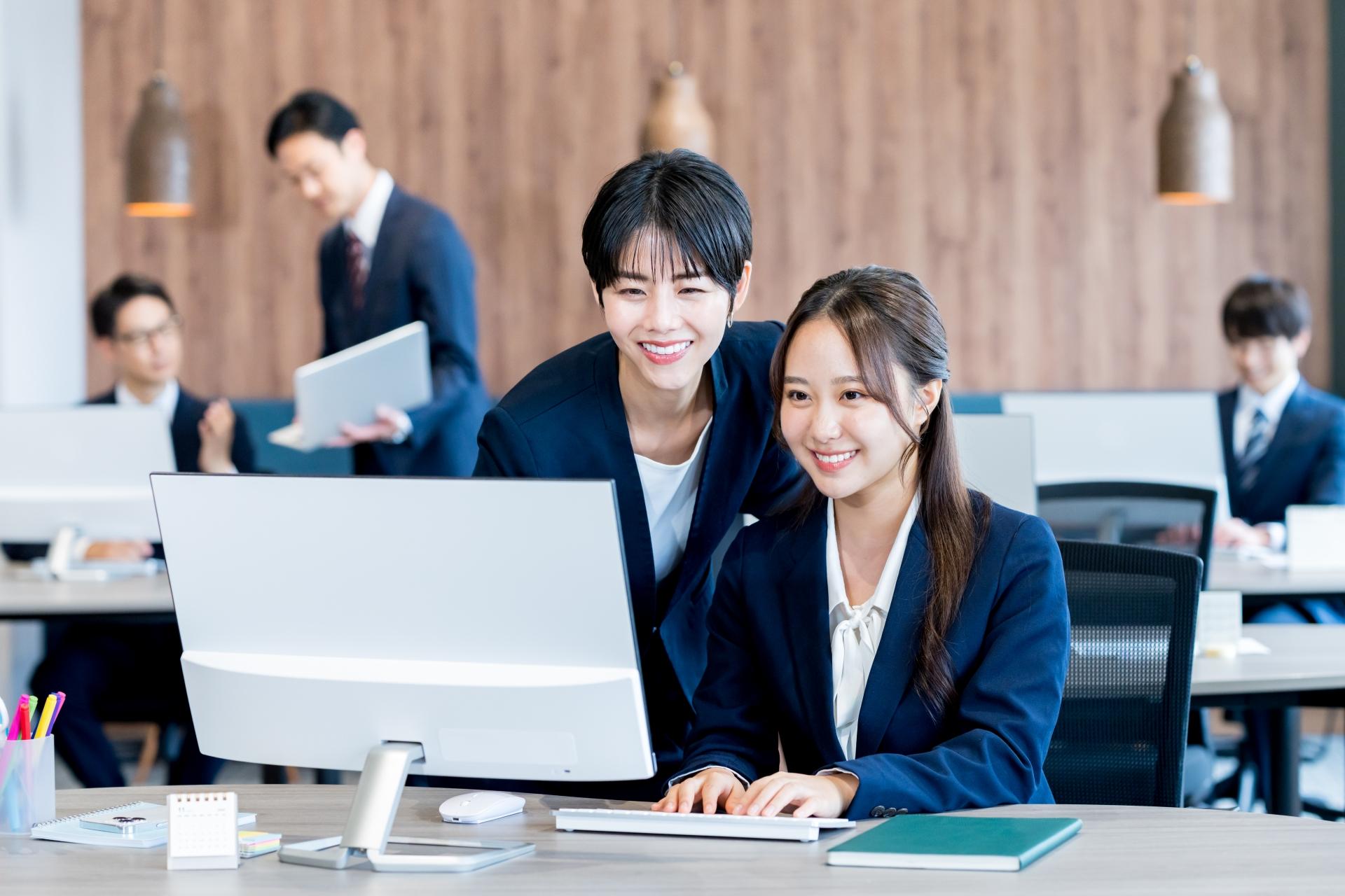 法人向けと個人向けパソコンの比較イメージ